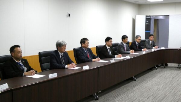 政府・人事院が春段階の最終回答